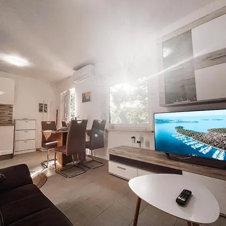 Riad Apartments Zgornje Skofije