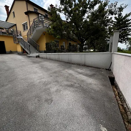 Riad Apartments Apartamento Zgornje Skofije