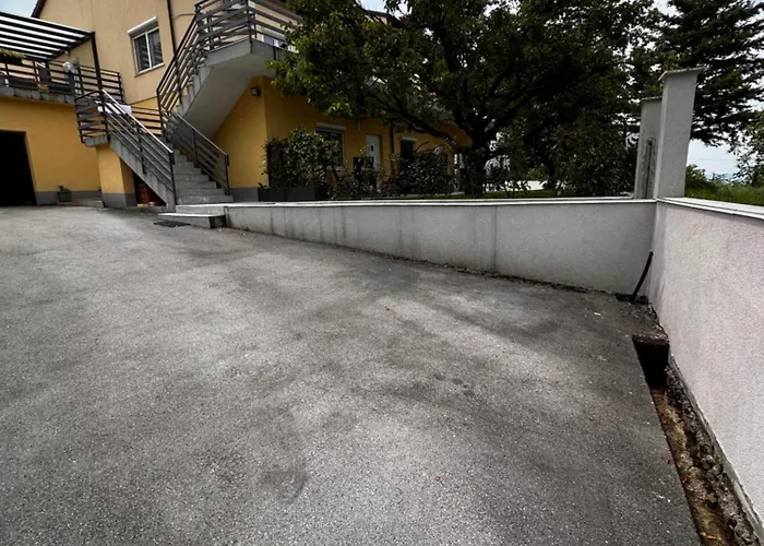 Riad Apartments Apartamento Zgornje Skofije